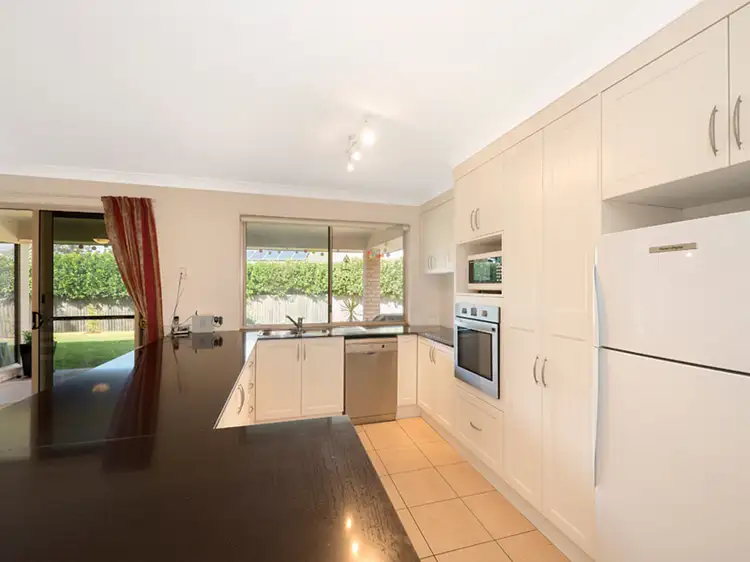 8 Harvard Street, Moggill QLD 4070