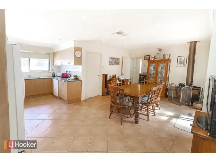 Fifth view of Homely house listing, 100 Hothlyn Drive, Craigieburn VIC 3064