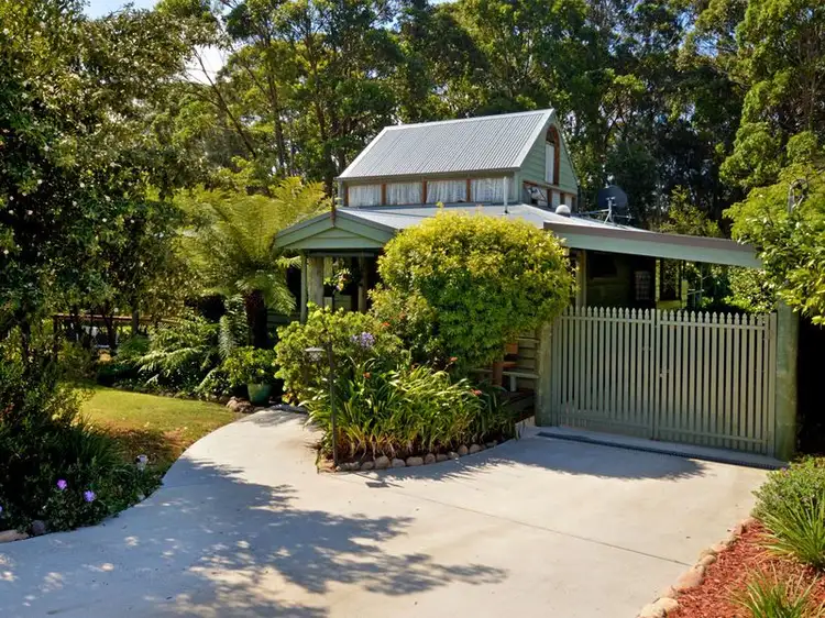 33 Lakeside Drive