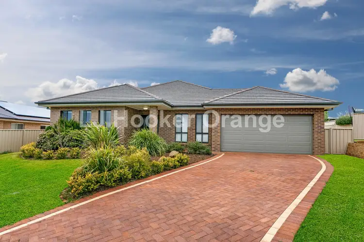 2 Row Close, Orange NSW 2800