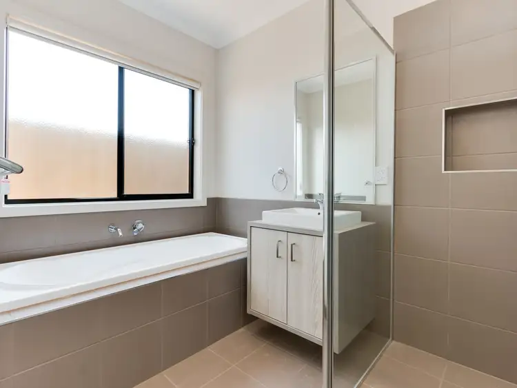 Fifth view of Homely house listing, 250 Heather Grove, Cranbourne East VIC 3977