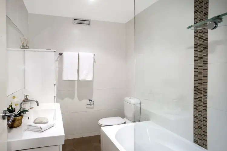 Fifth view of Homely flat listing, 2/12 Seaview Avenue, Newport NSW 2106