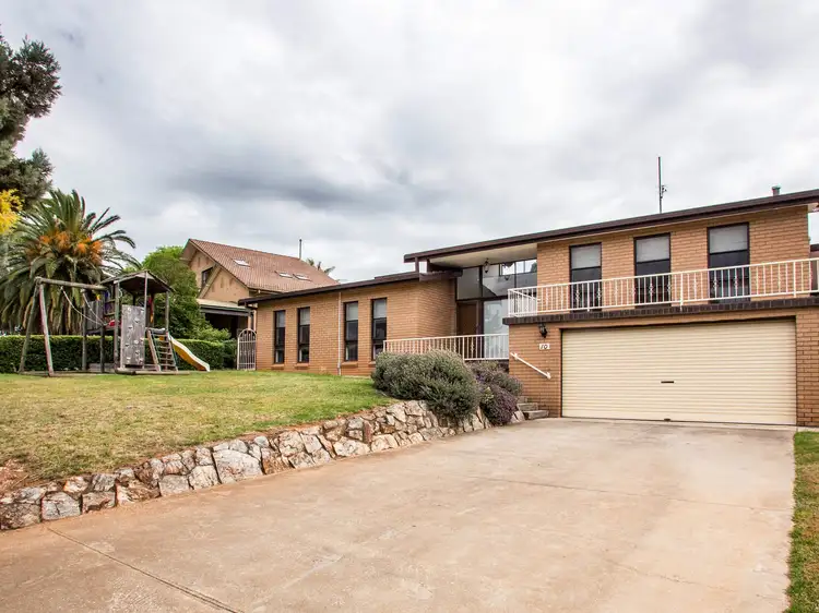 10 Allambie Place, Cowra NSW 2794