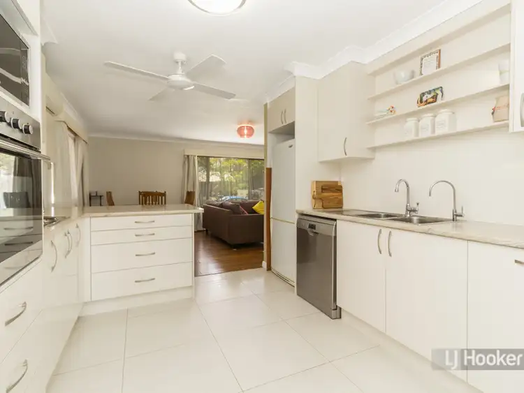 8 Lichen Court, Regents Park QLD 4118
