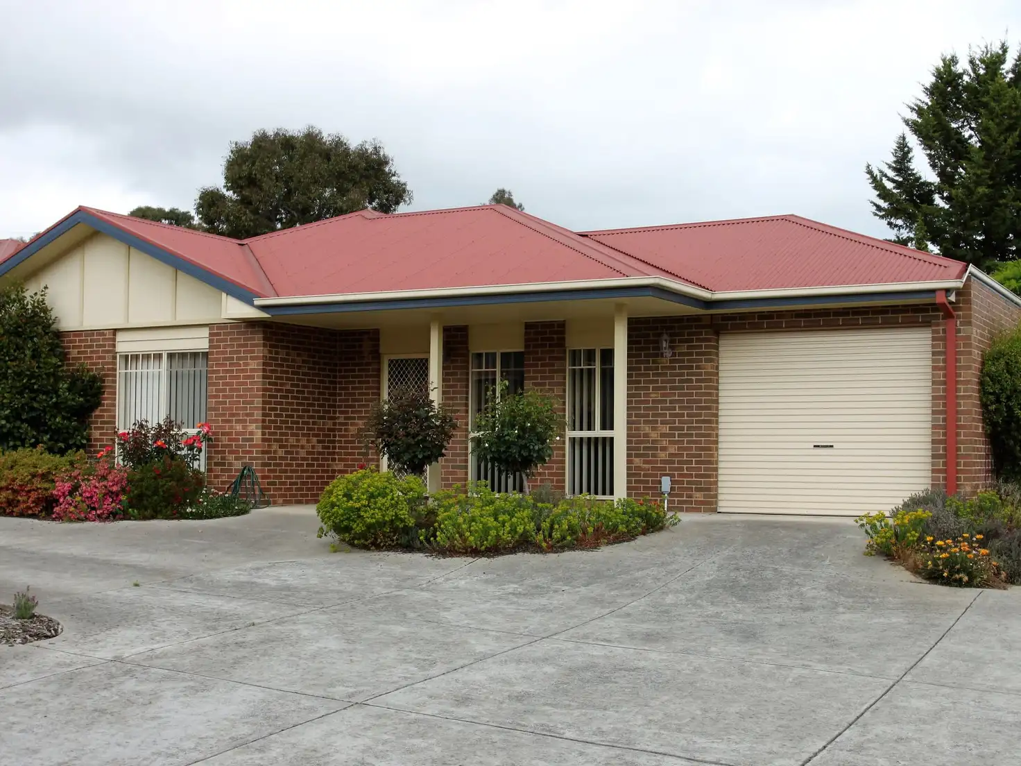 Main view of Homely townhouse listing, Unit 7/2 Thom Street, Alexandra VIC 3714