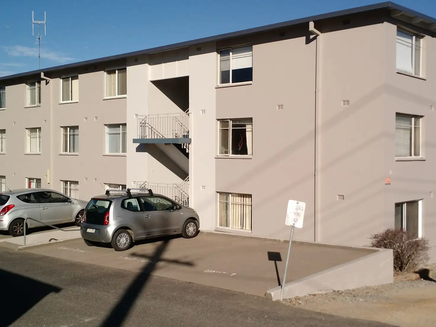 Main view of Homely unit listing, 1/6 Stornaway Road, Queanbeyan NSW 2620