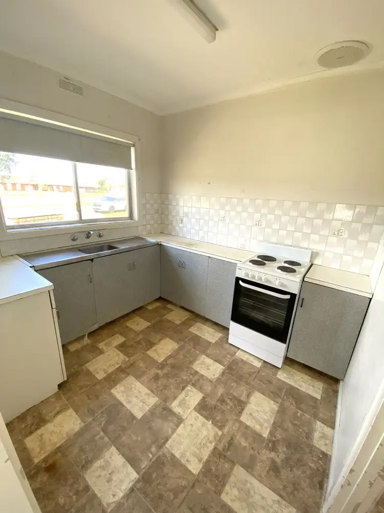 Fourth view of Homely flat listing, Unit 1/136 Stradbroke Avenue, Swan Hill VIC 3585