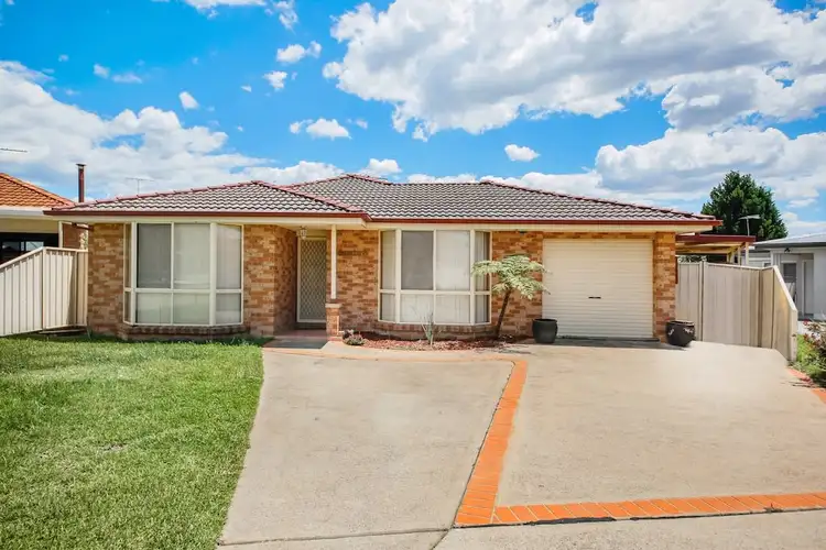 32 Pyramus Circuit, Rosemeadow NSW 2560