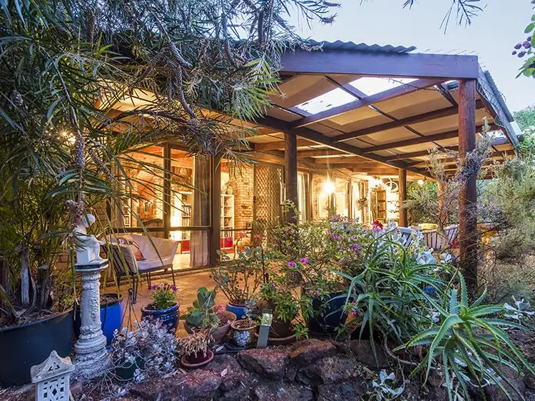 31 Benbullen Road, Kalamunda WA 6076