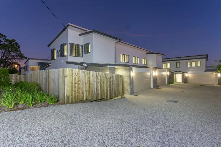 2/10 Fourth Avenue, Labrador QLD 4215