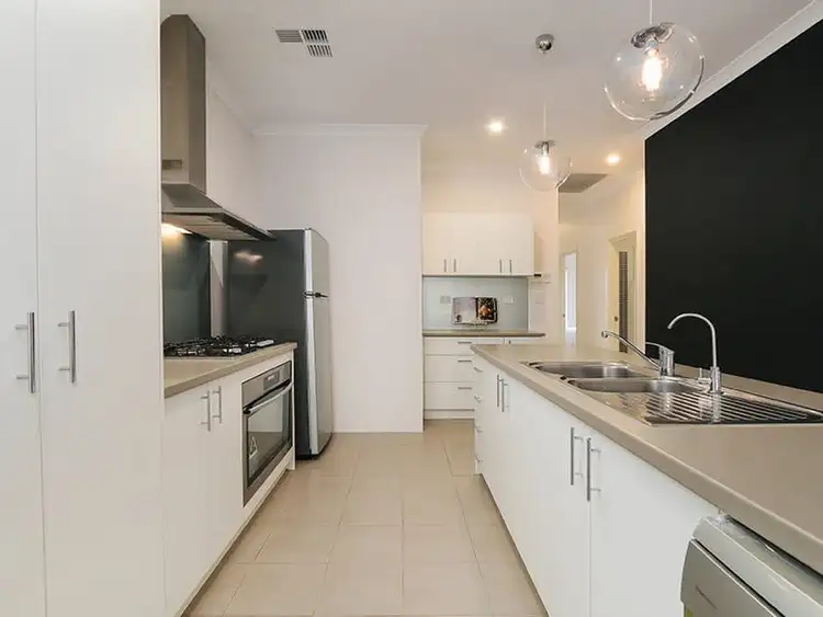 7 Pegus Way, Piara Waters WA 6112