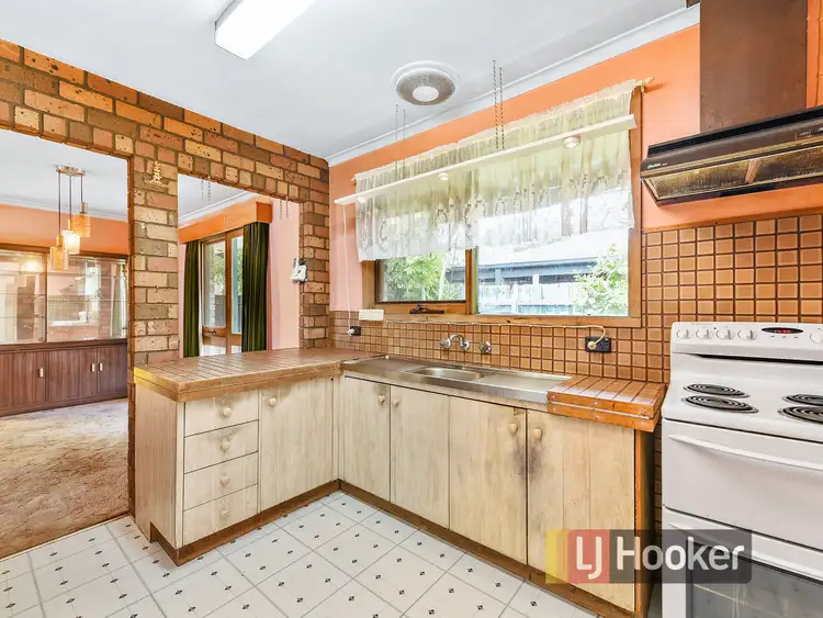 Fifth view of Homely house listing, 2 BELLAVISTA COURT, Springvale South VIC 3172