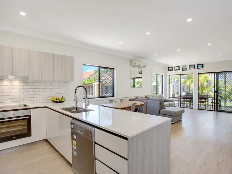 2 Windemere Crescent, Varsity Lakes QLD 4227