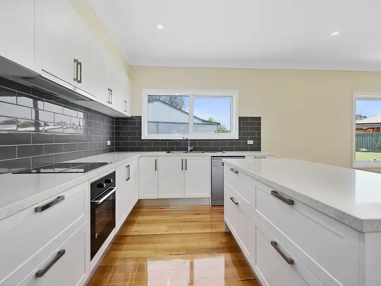 Sixth view of Homely house listing, 11 Coates Court, Alexandra VIC 3714
