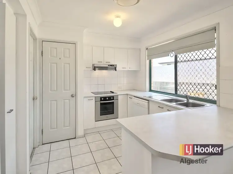Second view of Homely house listing, 8 Bellavista Close, Calamvale QLD 4116