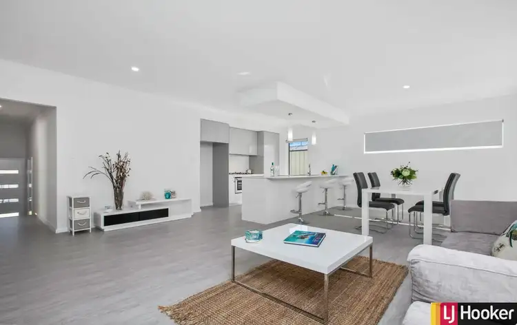 6 Galveston Court, Meadow Springs WA 6210