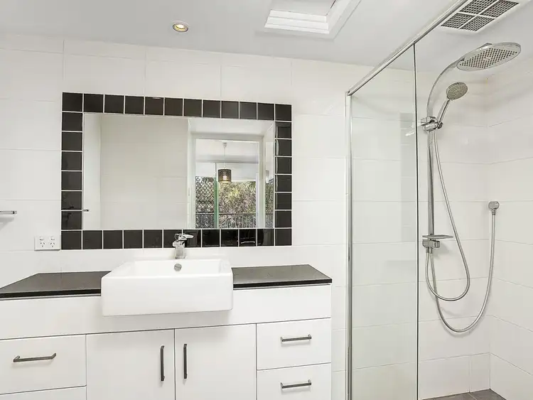 Sixth view of Homely apartment listing, 2/9 Oxley Street, Griffith ACT 2603