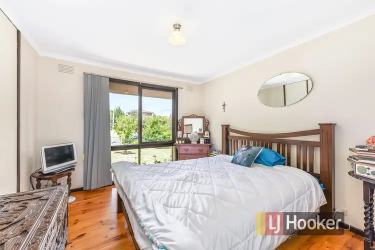 Sixth view of Homely house listing, 2 Viminalis Court, Endeavour Hills VIC 3802