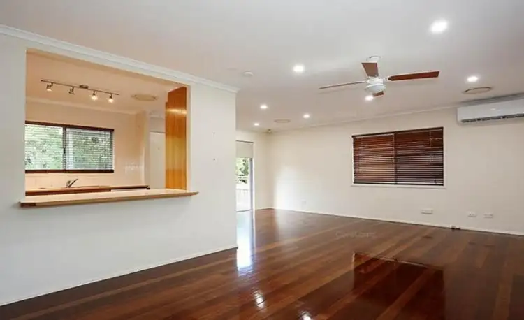 33 Kuranga Avenue, Southport QLD 4215