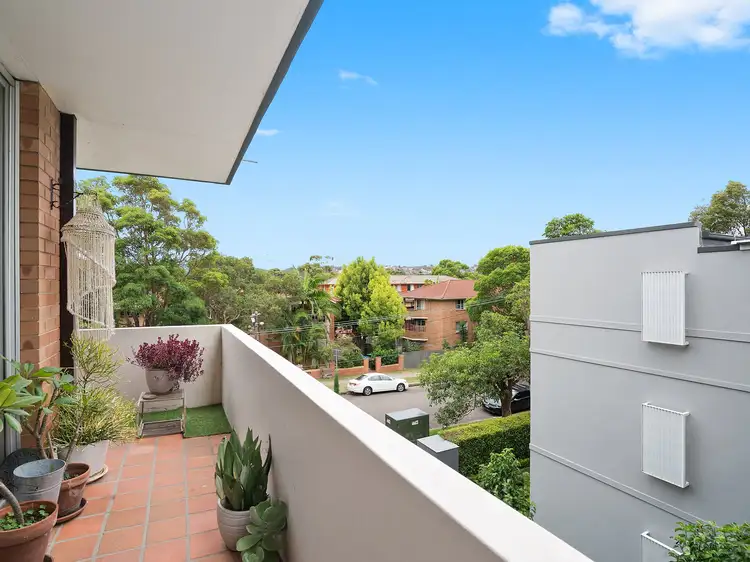 Main view of Homely unit listing, 3/2 Holborn Avenue, Dee Why NSW 2099