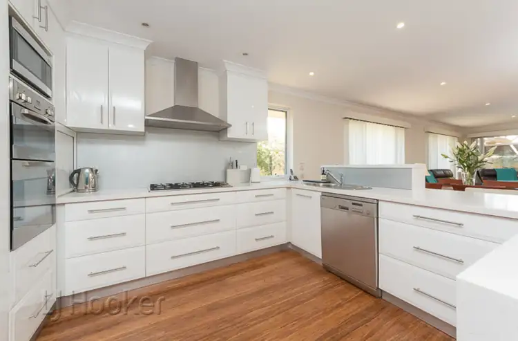 15 Oak Ridge Meander, Success WA 6164