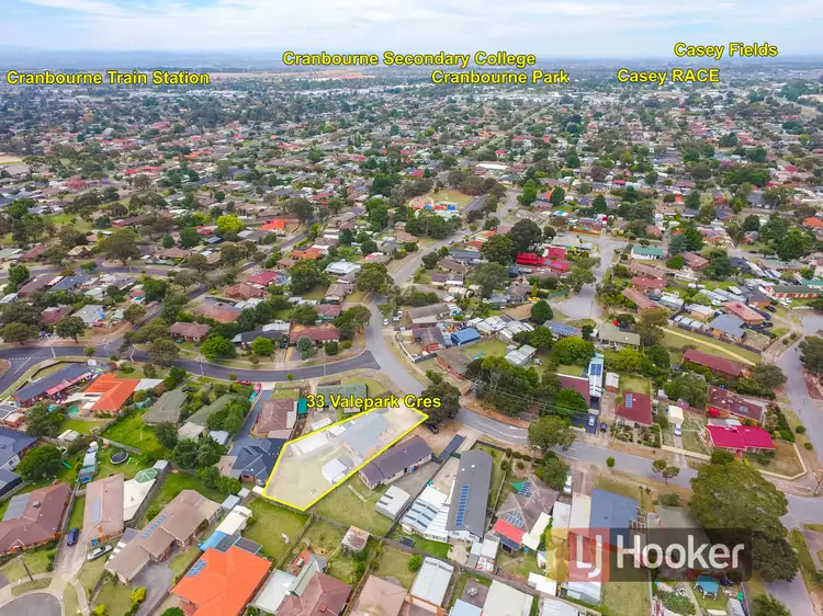 Second view of Homely house listing, 33 Valepark Crescent, Cranbourne VIC 3977