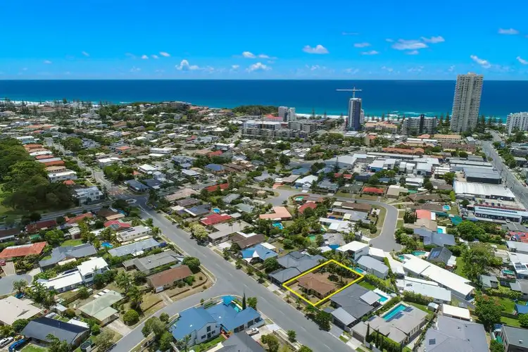 18 Joan St, Burleigh Waters QLD 4220