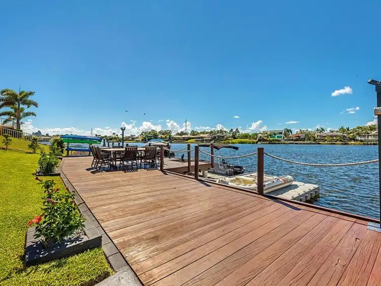 1 Trimaran Place, Clear Island Waters QLD 4226