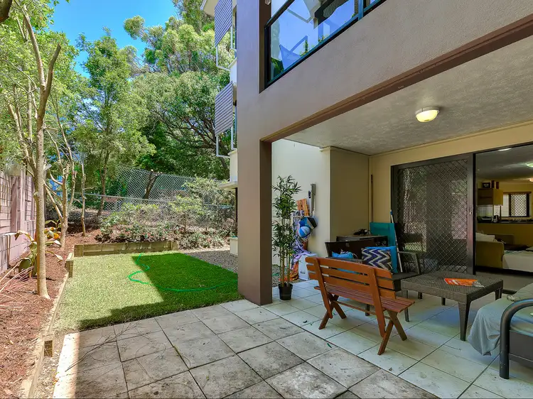 Main view of Homely unit listing, 2/42 Hilltop Avenue, Chermside QLD 4032