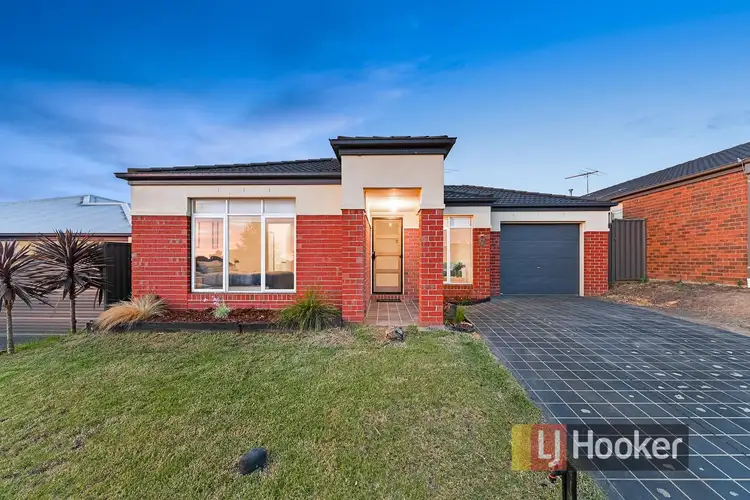 8 Pashia Grove, Pakenham VIC 3810