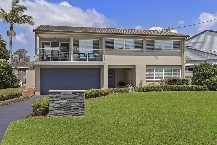 10 Hinemoa Ave, Killarney Vale NSW 2261