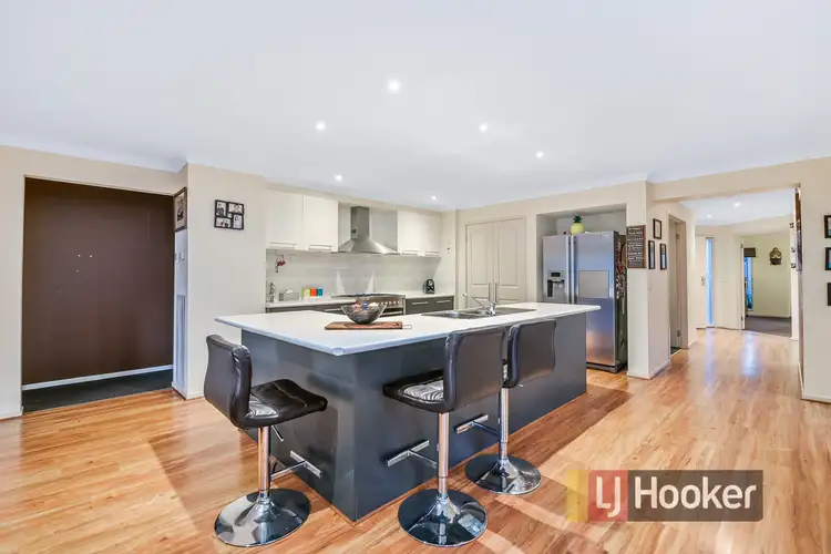 Sixth view of Homely house listing, 8 Streeton Court, Pakenham VIC 3810
