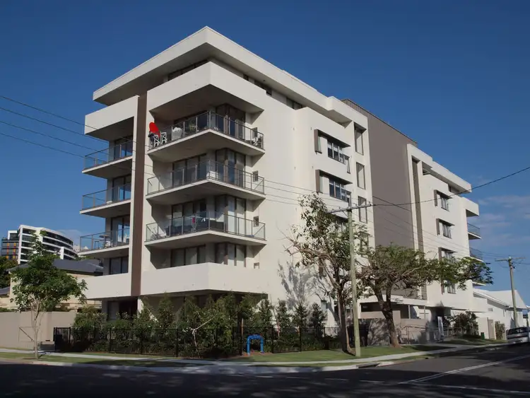102/5 Chester Terrace, Southport QLD 4215