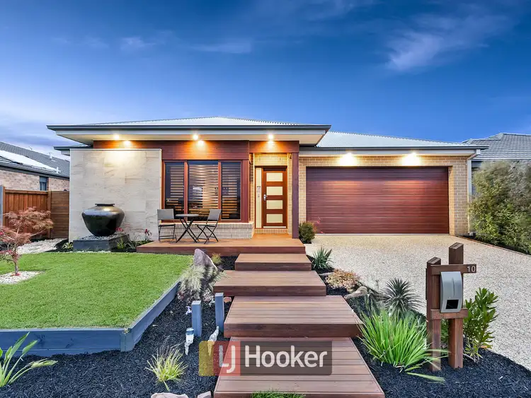 10 Waterways Drive, Cranbourne North VIC 3977