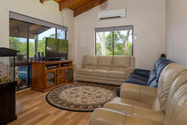 10 Berrima Parade, Surfside NSW 2536