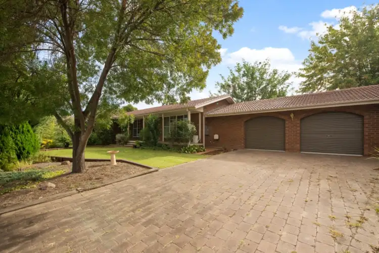 64 Bacchus Circuit, Kambah ACT 2902