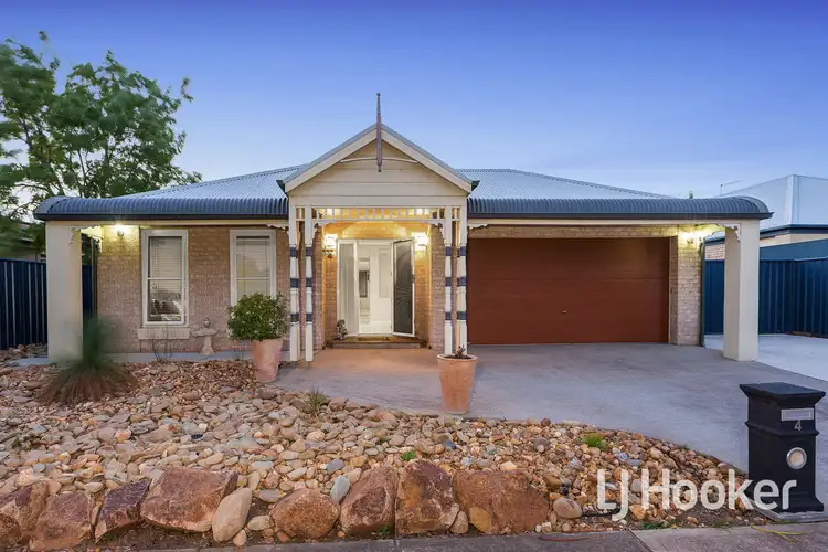 4 Lennon Boulevard, Point Cook VIC 3030