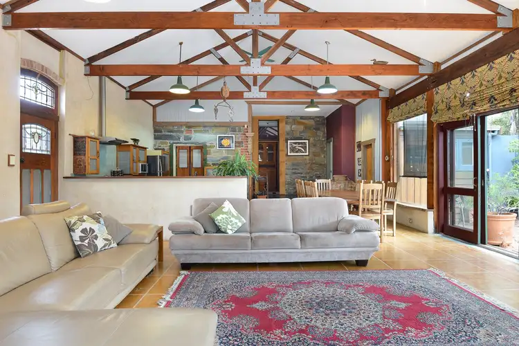 10 Pine Avenue, Victor Harbor SA 5211
