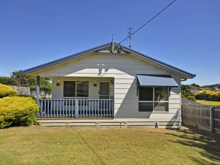 31 Uplands Avenue, Lakes Entrance VIC 3909