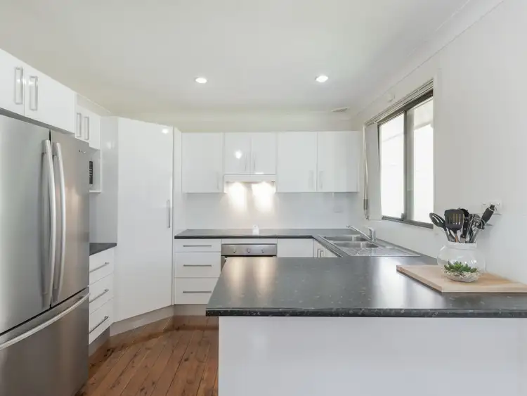 Sixth view of Homely house listing, 8 Kenley Crescent, Macquarie Hills NSW 2285