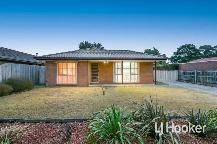 8 Daniel Court, Pakenham VIC 3810
