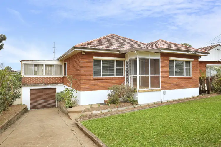 15 Bukari Street, West Wollongong NSW 2500