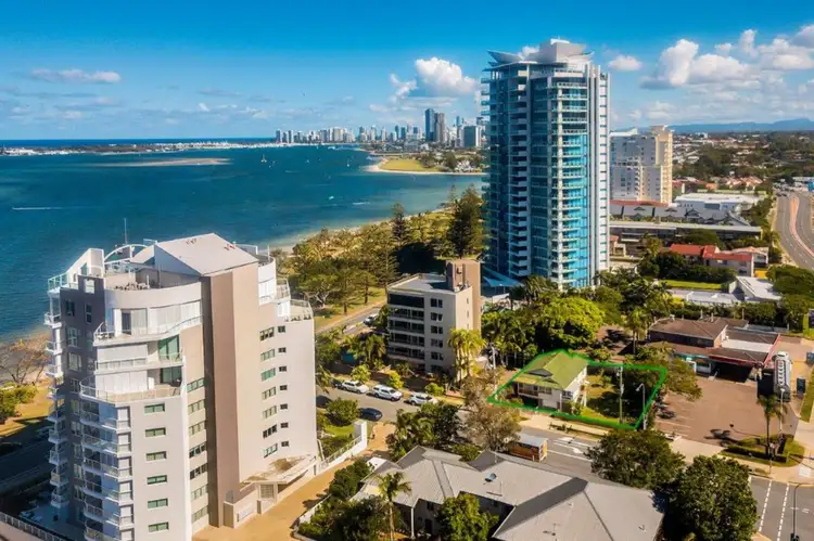 4 Central Street, Labrador QLD 4215