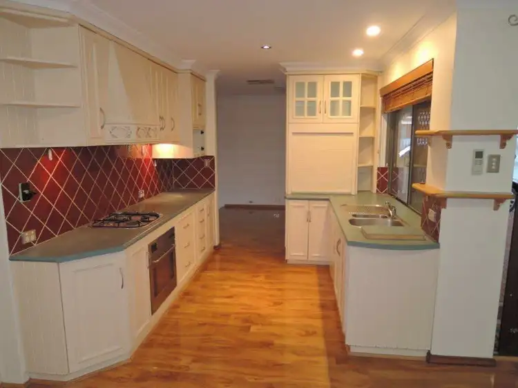 6 Robbins Place, Shelley WA 6148