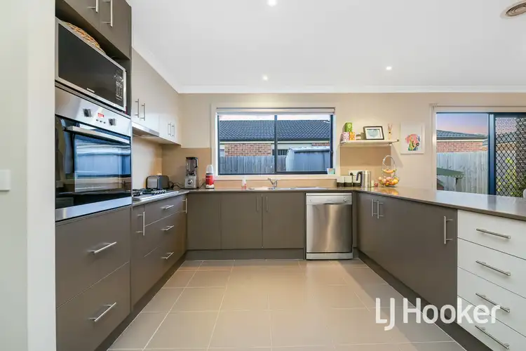 Second view of Homely house listing, 31 Rosella Avenue, Pakenham VIC 3810