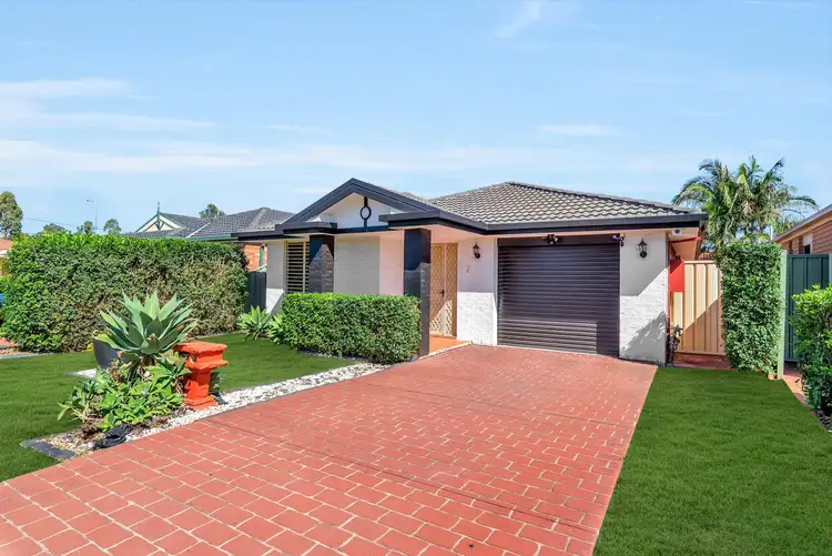 7 Erin Place, Casula NSW 2170