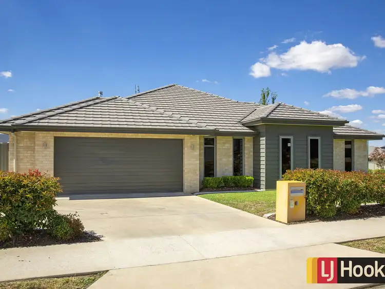 Seventh view of Homely house listing, 3 Peak Drive, Hillvue NSW 2340