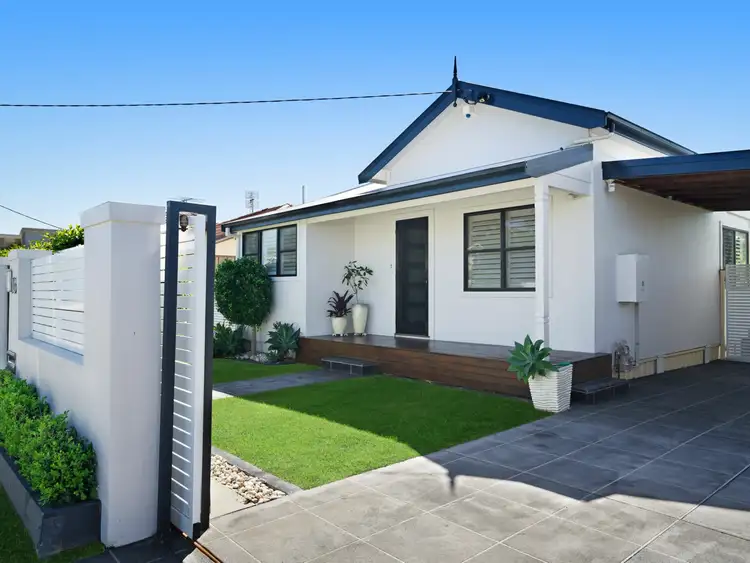 16 Harle Street, Hamilton South NSW 2303