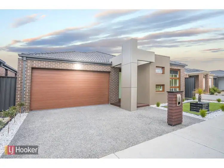 Second view of Homely house listing, 20 Viewside Crescent, Craigieburn VIC 3064