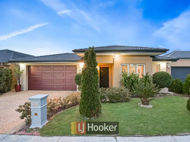 18 Merrowland Avenue, Cranbourne North VIC 3977